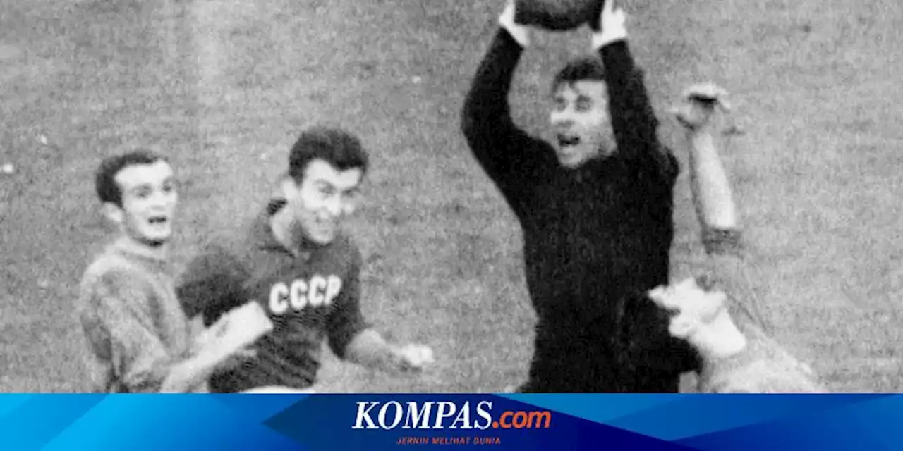 69 Hari Jelang Piala Dunia 2022: Cerita Unik Lev Yashin Kebobolan dan Dipeluk Lawan