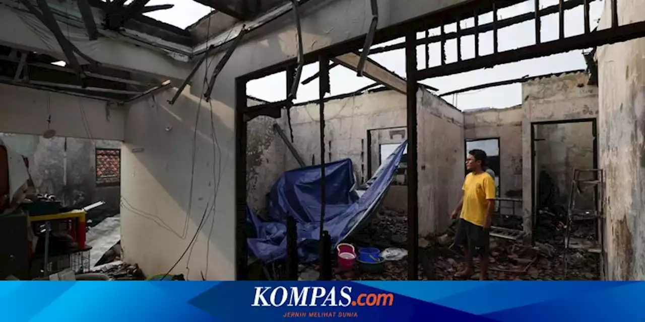 BERITA FOTO: Kebakaran JNE Pekapuran Depok Turut Melahap Rumah Warga