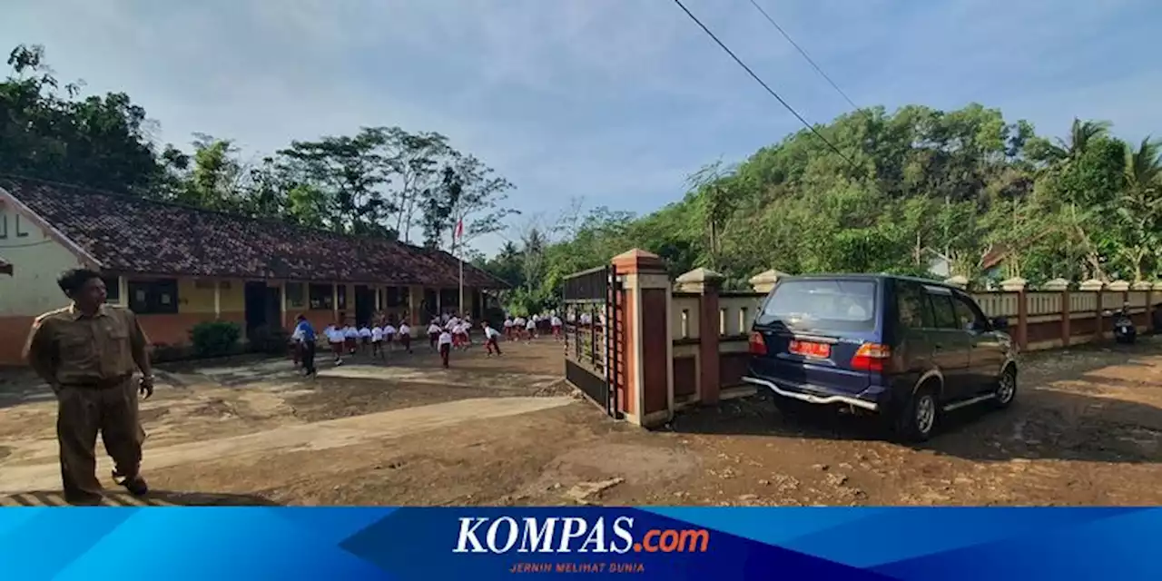 SDN Tepus II Gunungkidul Dibongkar Kena Proyek Jalan, Guru Antar Jemput Siswa ke Sekolah Baru