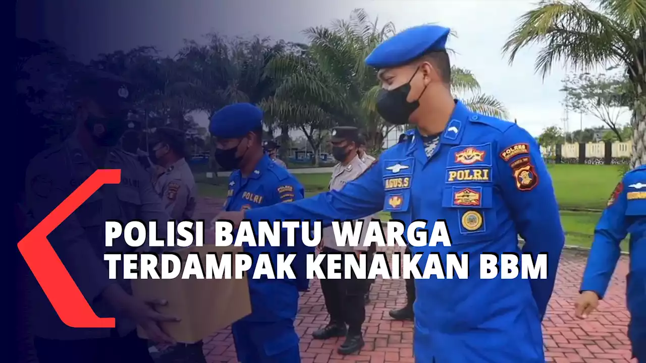 Polisi di PPU Serahkan Sembako ke Warga