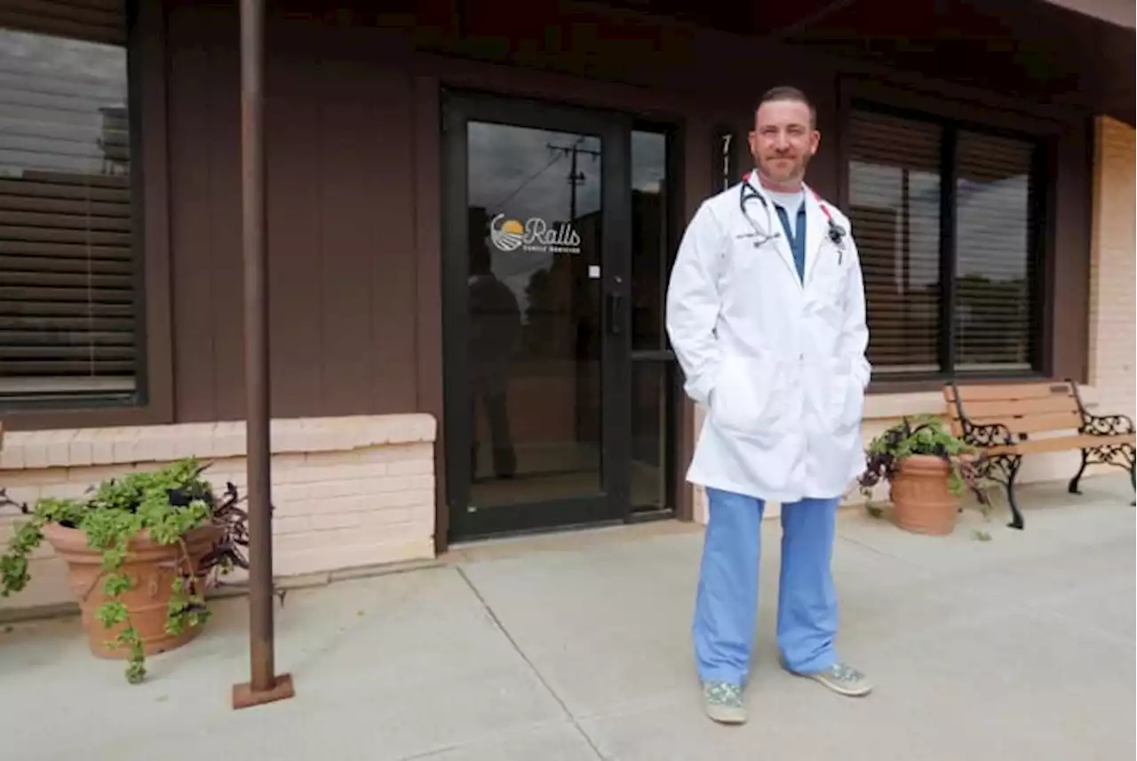 God bless you for being here’: A new West Texas clinic revives health care options in a rural community