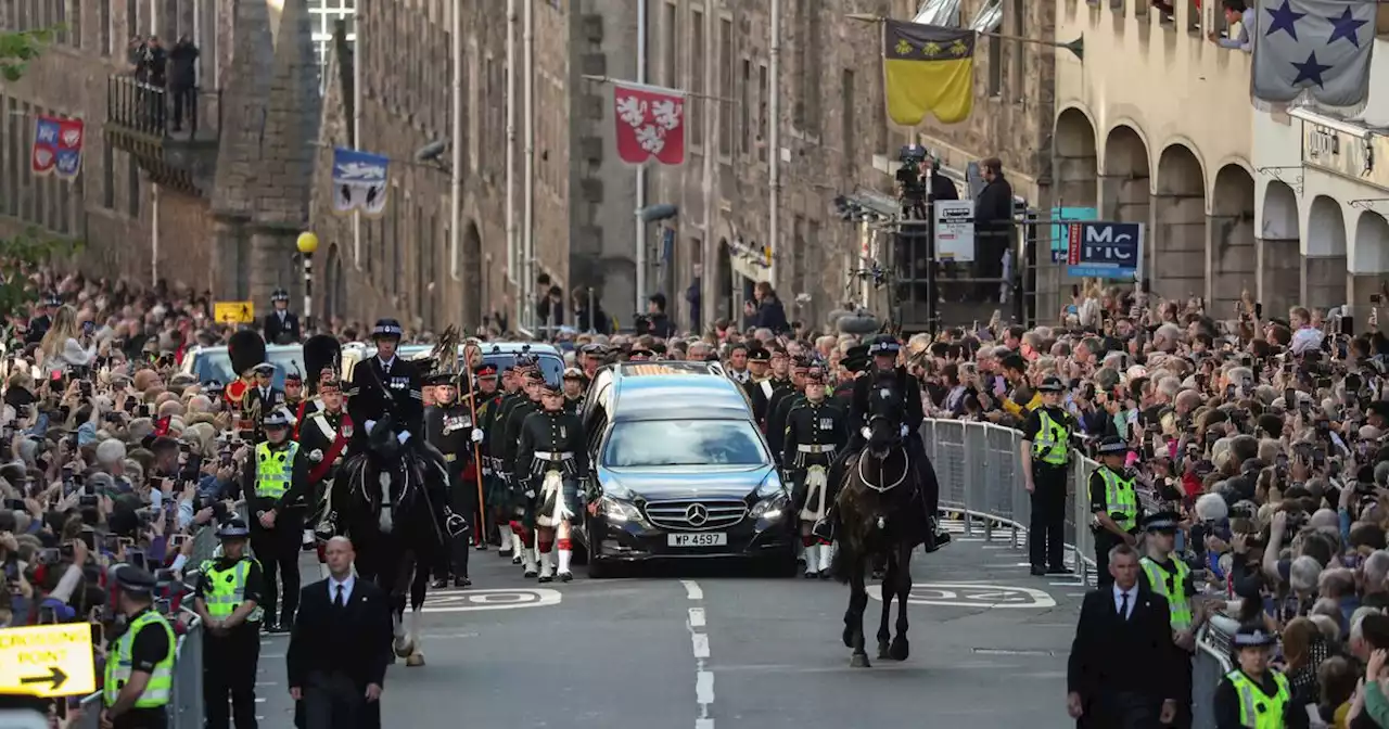 Fotos y videos: el multitudinario cortejo fúnebre con el traslado del féretro de la reina Isabel II | Mundo | La Voz del Interior