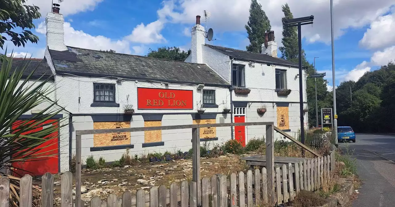 Lead thief on Leeds pub roof evades West Yorkshire Police's clutches