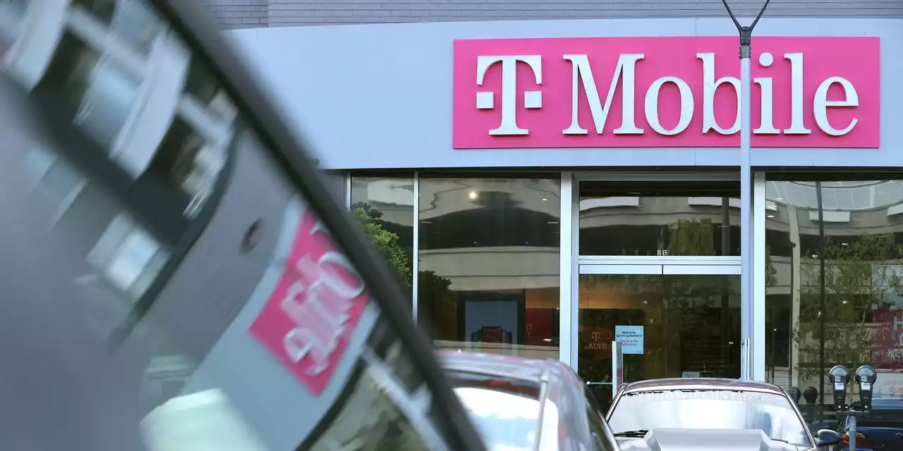 T-Mobile kicks off $3 billion bond deal, extending a September borrowing spree by big companies