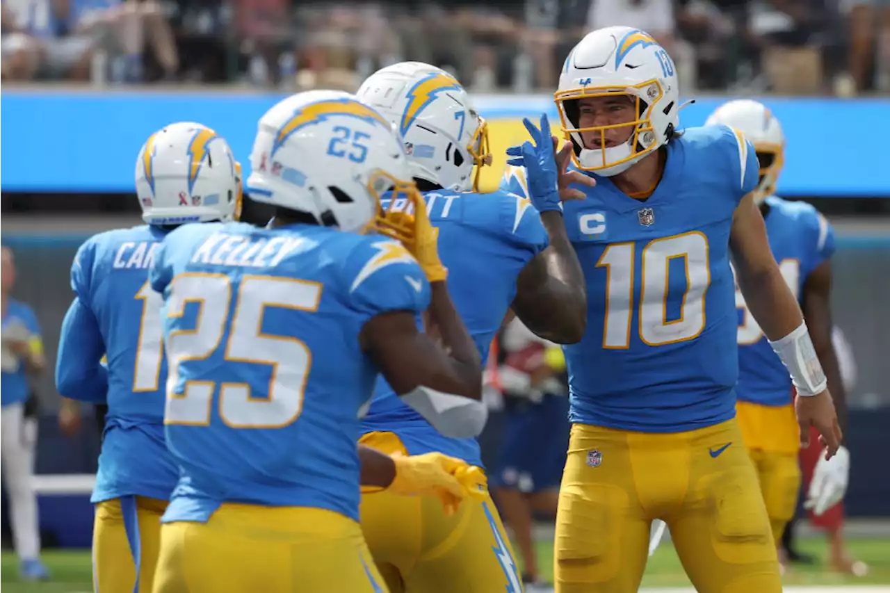 Justin Herbert Throws 3 Touchdowns, Chargers Beat Raiders 24-19 in Season Opener