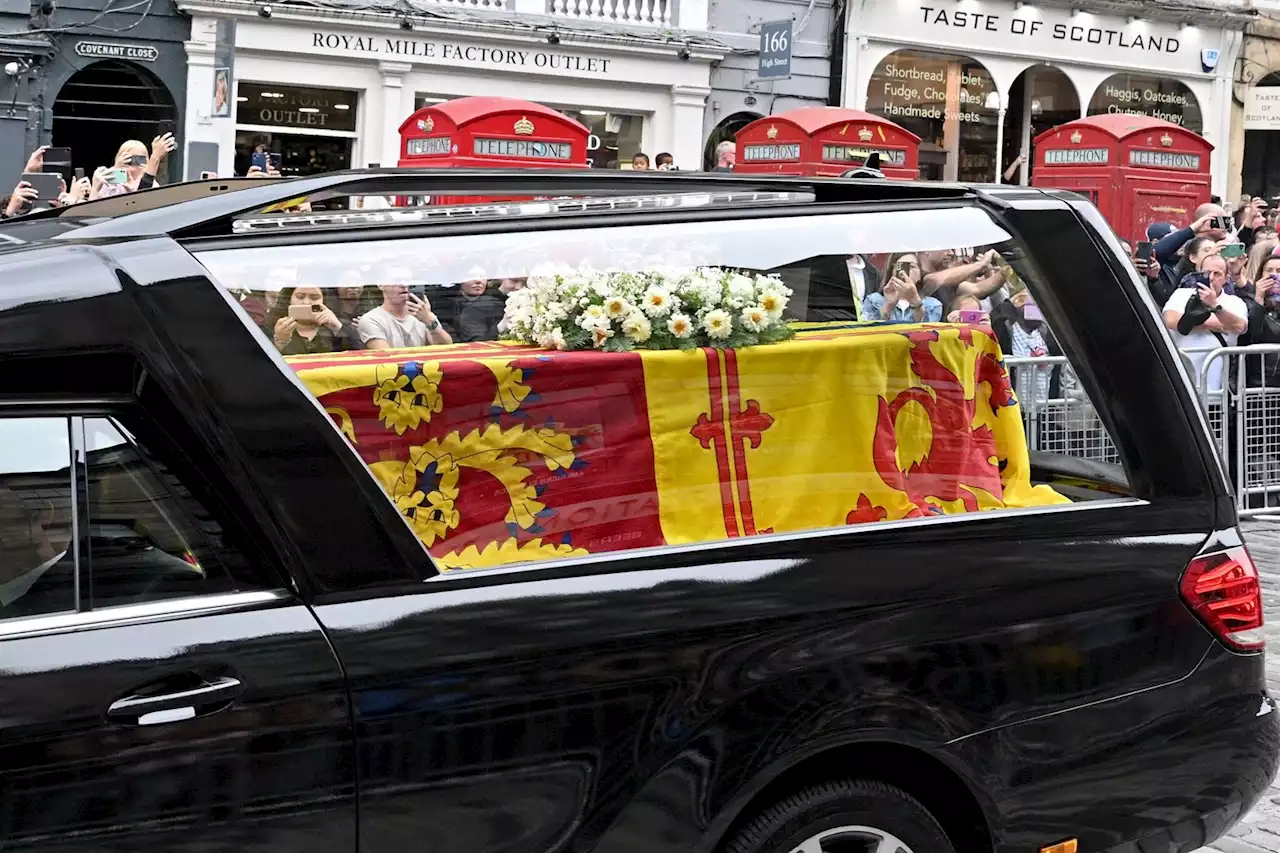 Queen Elizabeth II's funeral wreath contains a nod to her late husband Prince Philip | Businessinsider