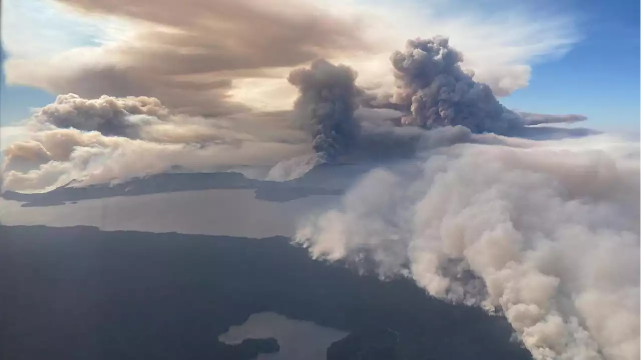 More than 2,000 Oregon homes evacuated as the Cedar Creek fire quadruples in size