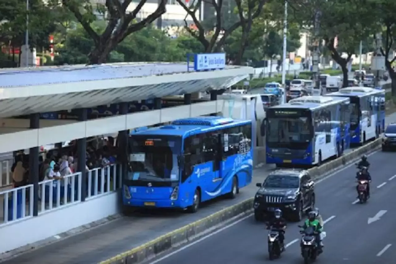 Ini 13 Koridor Bus Transjakarta Yang Beroperasi 24 Jam, Berlaku Setiap ...