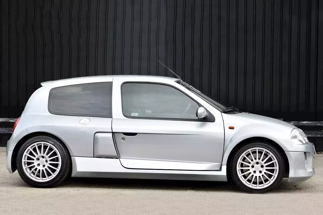 Renault Clio V6 | Spotted