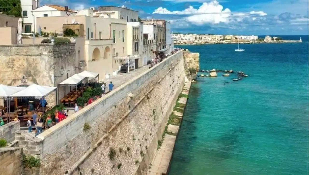 Otranto, il sindaco tra i 10 arresti per la truffa sul turismo: favori ad albergatori e gestori di lidi per assicurarsi soldi e voti