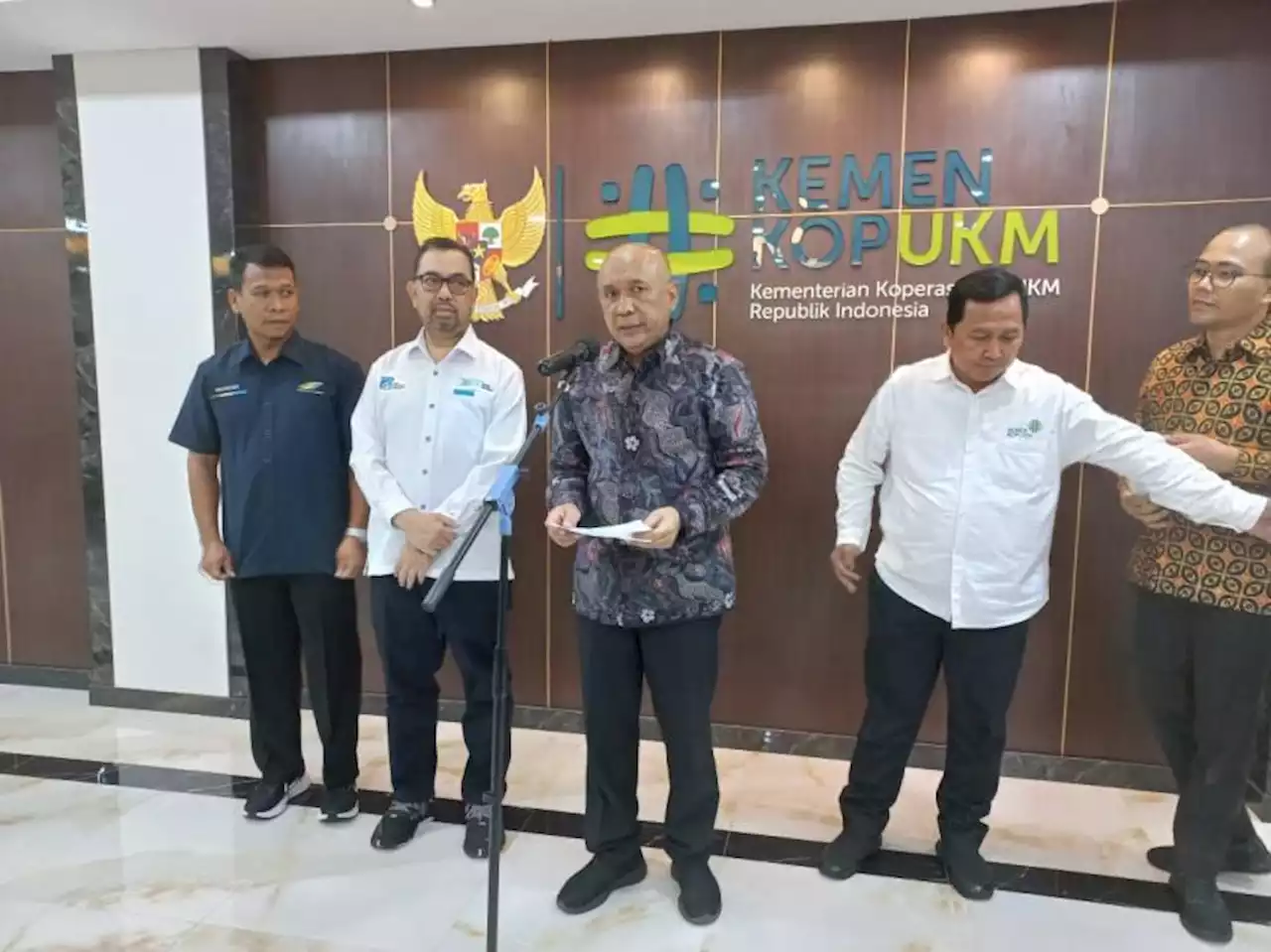 Menteri Teten: Bangun Pabrik Minyak Makan Merah Butuh Rp 23 Miliar |Republika Online