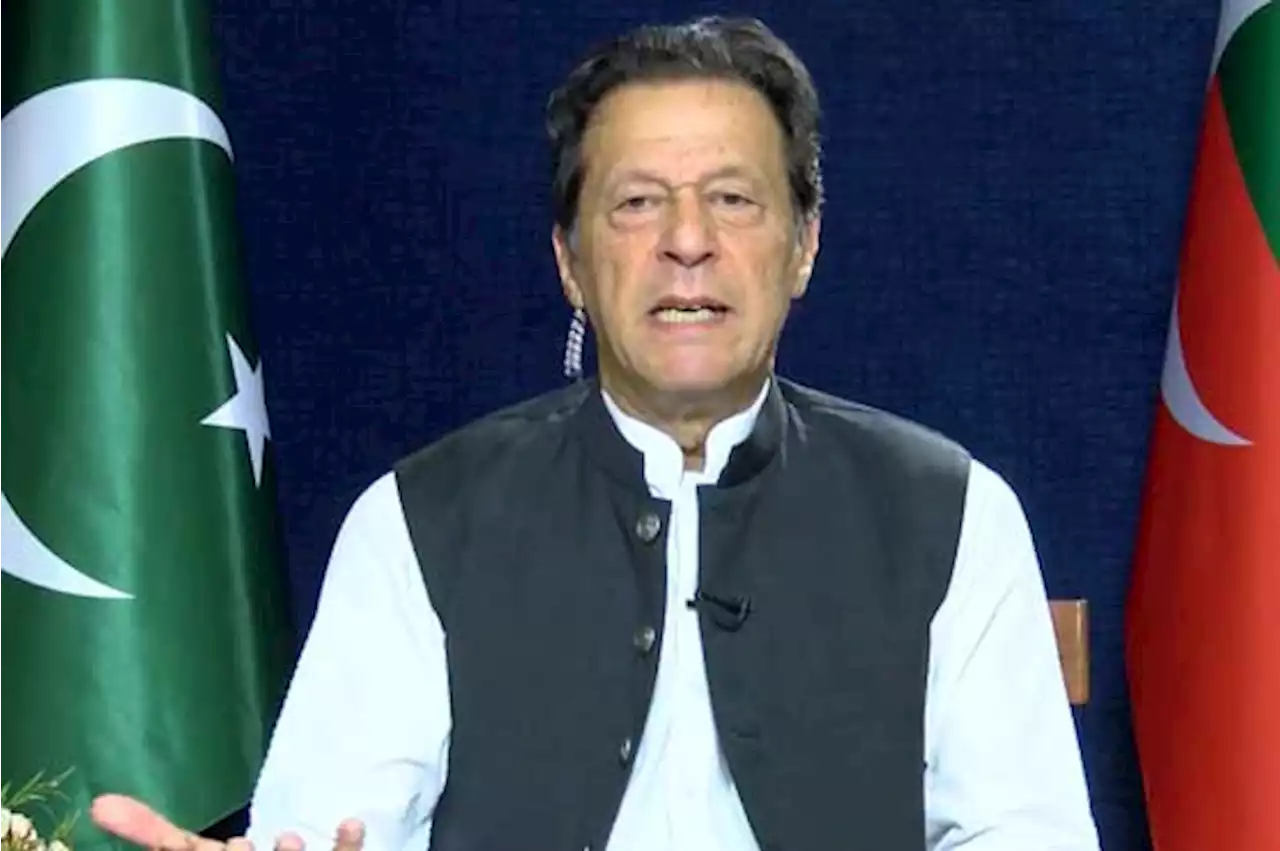 نئی حکومت کے منتخب ہونے تک آرمی چیف جنرل باجوہ کو توسیع دی جائے:عمران خان