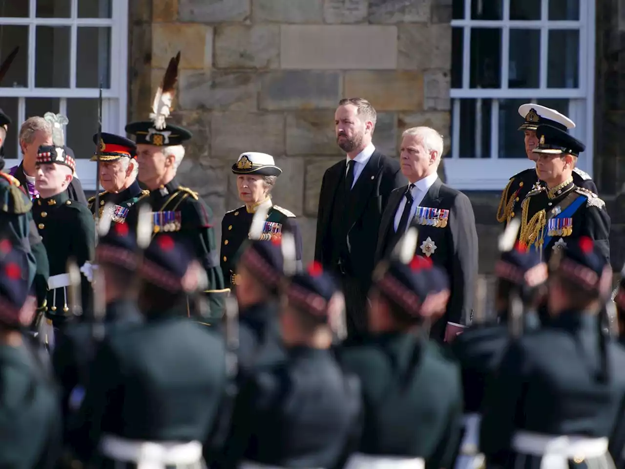 King leads procession to St Giles’ Cathedral behind Queen’s dressed coffin