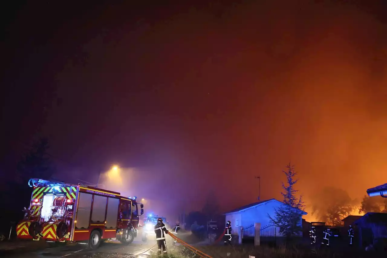 Incendie en Gironde : la forêt s’embrase au pied du village médocain de Saumos