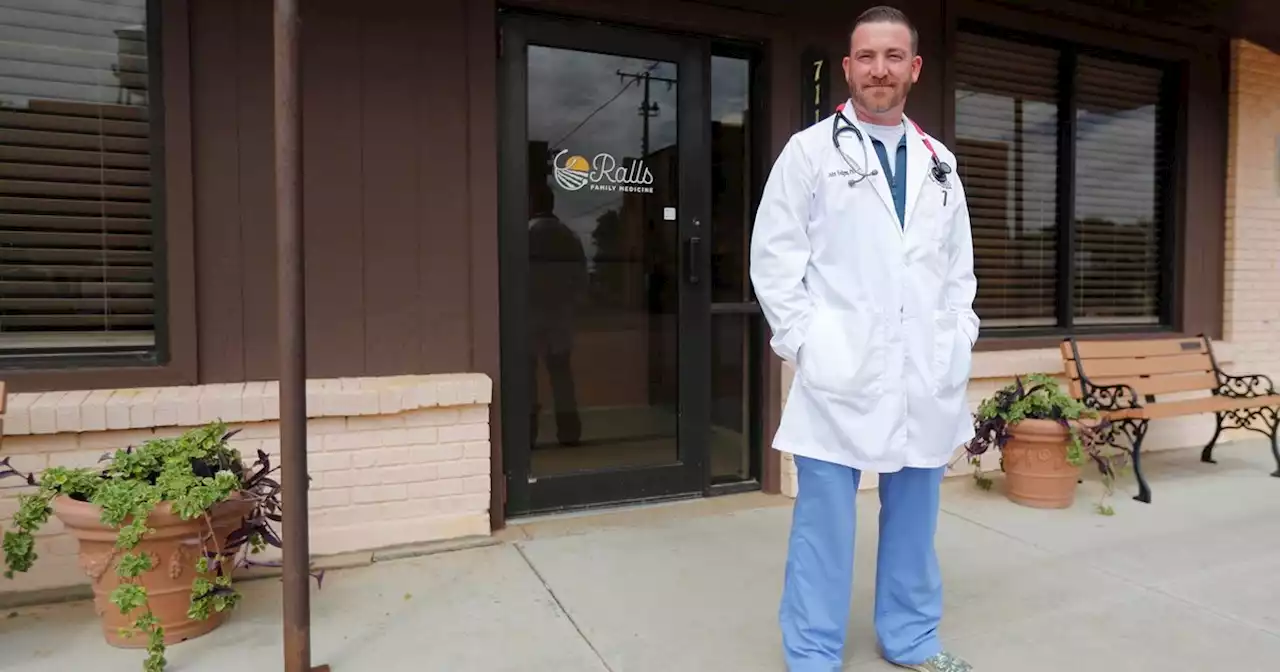 “God bless you for being here”: A new West Texas clinic revives health care options in a rural community