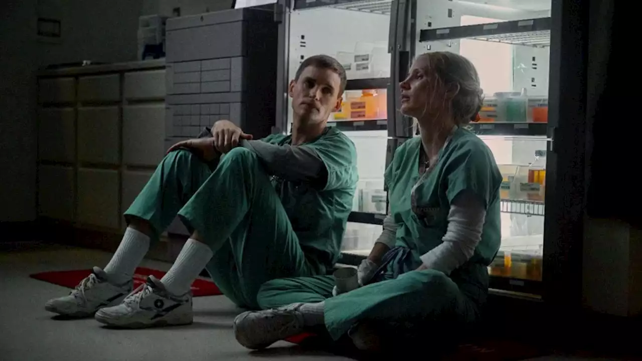 ‘The Good Nurse’ Review: Jessica Chastain and Eddie Redmayne in a Chilling Medical Crime Drama