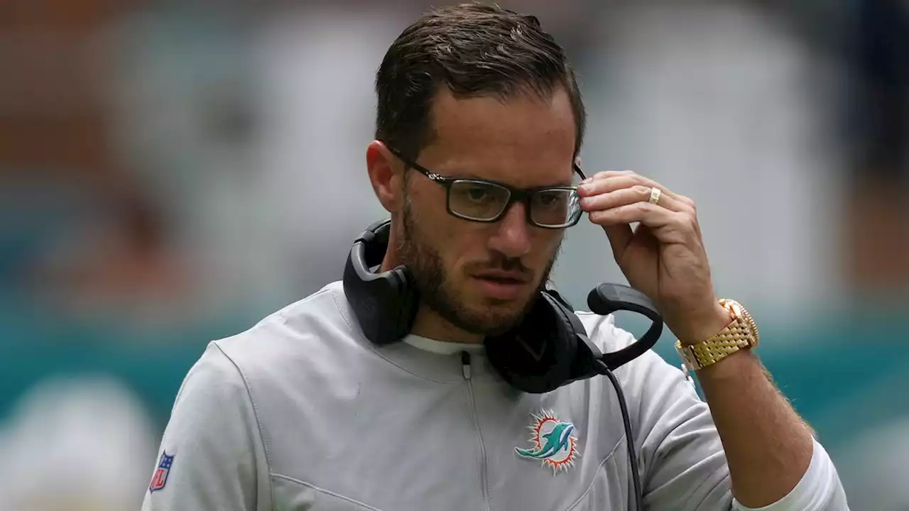 Mike McDaniel’s crucial 4th-down call helps Dolphins topple Bill Belichick, Patriots