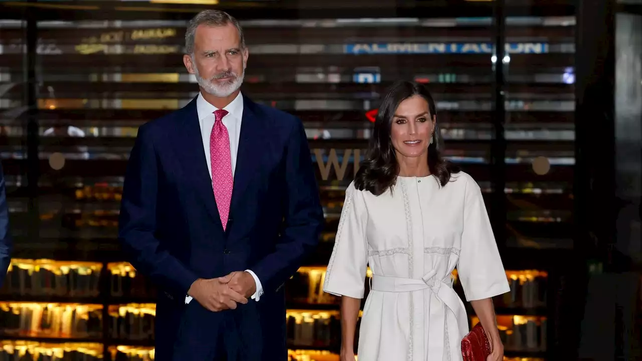 Letizia arranca la semana de su 50º cumpleaños con un nuevo vestido blanco