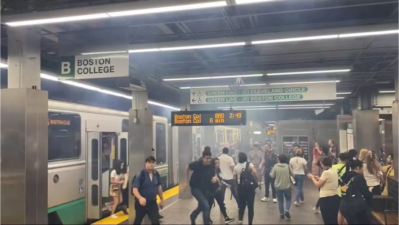 Sparks, smoke and loud bangs: Green Line shuts down after power line falls on train