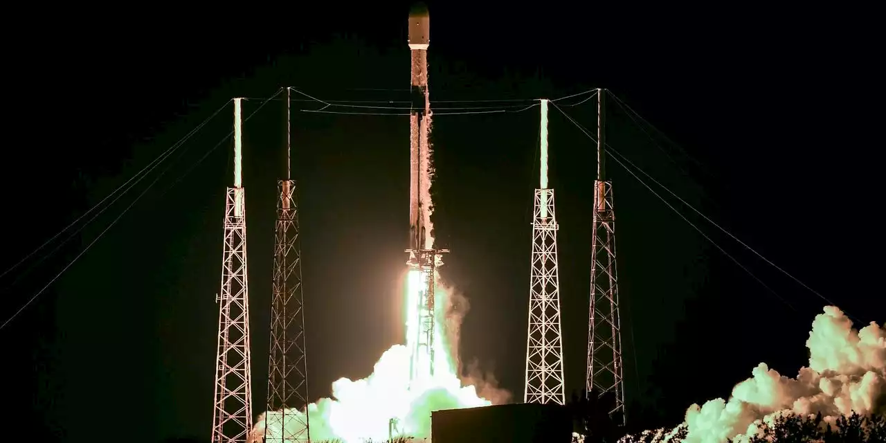アップルの緊急SOS機能、衛星通信競争に口火
