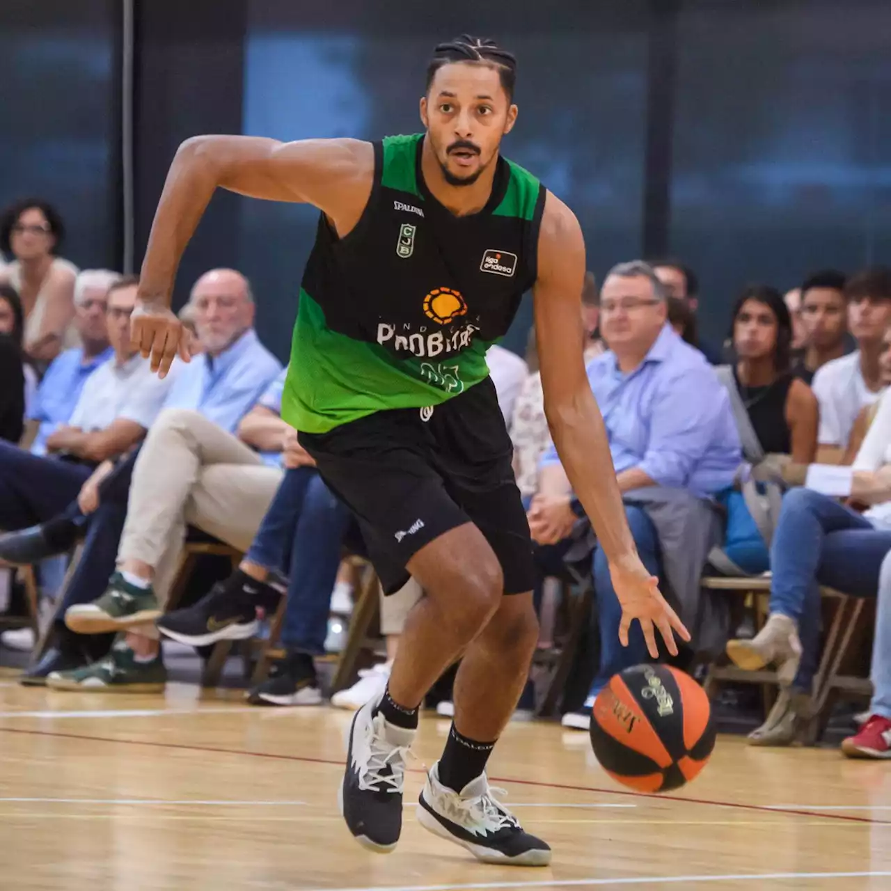 William Howard (Badalone) touché au mollet - BeBasket