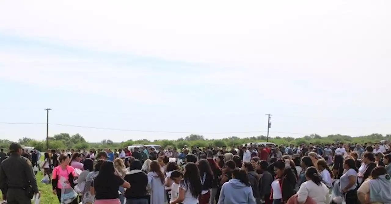 EXCLUSIVE VIDEO: Single Group of Nearly 600 Migrants Cross into Texas Border Town