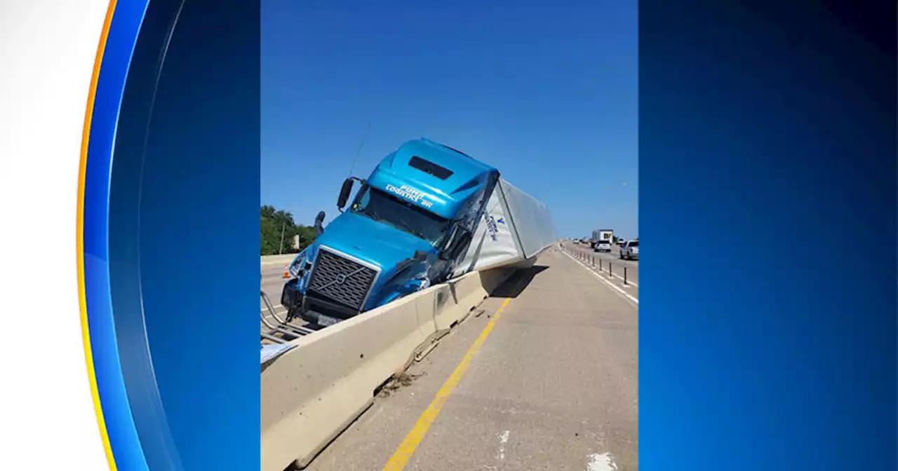 Big rig crashes in Richardson, closes southbound Central Expressway