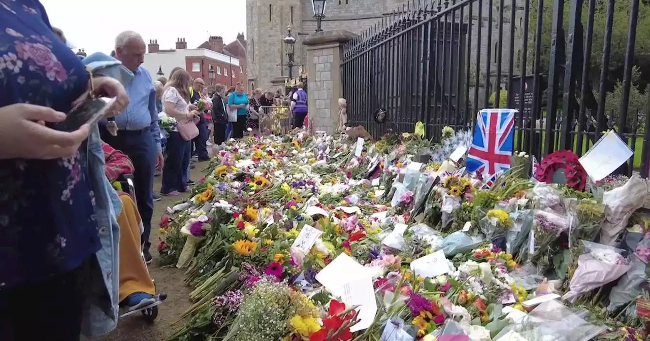 Overwhelming amount of flowers, cards for Queen Elizabeth II being left outside Windsor Castle