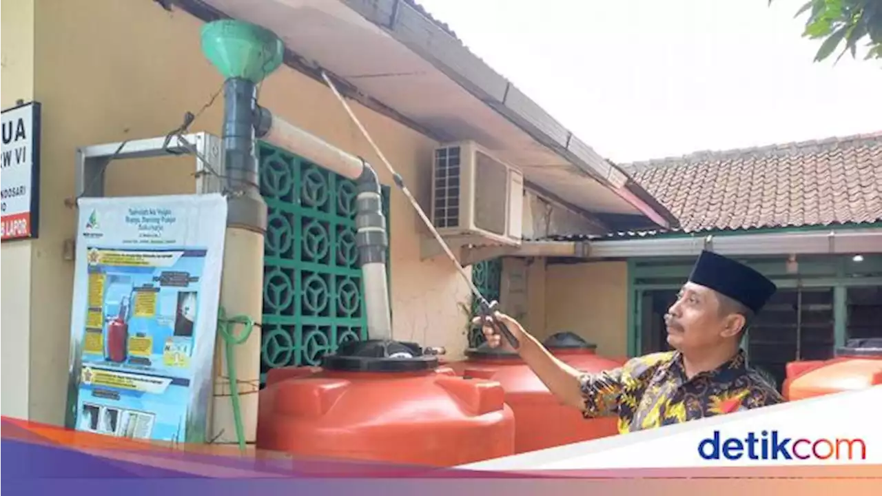 Warga Sukoharjo Ini Percaya Air Hujan Disetrum Berkhasiat, Benarkah?