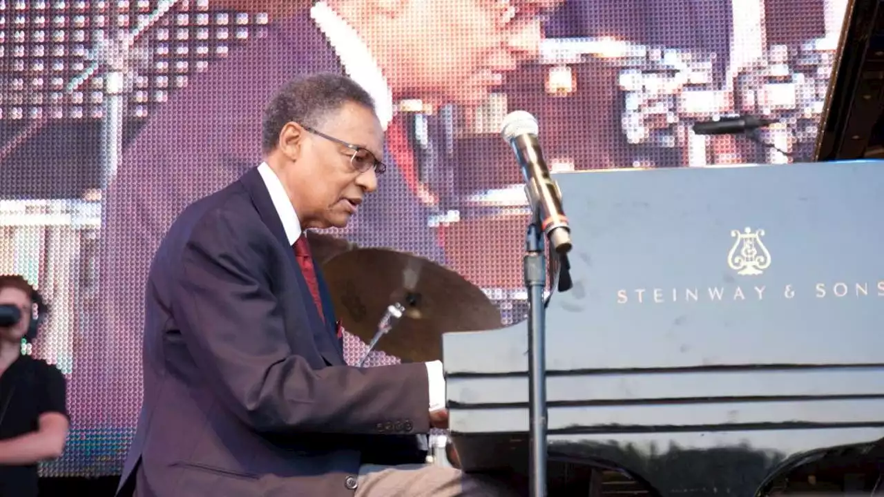 Jazz legend Ramsey Lewis dies in Chicago home at 87