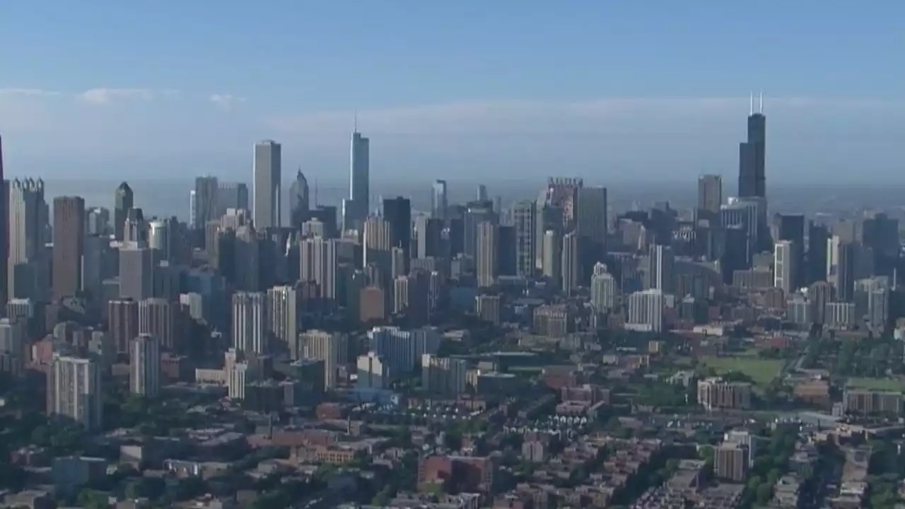 Sunshine, mid 70s in Chicago today ahead of unseasonably warm weather