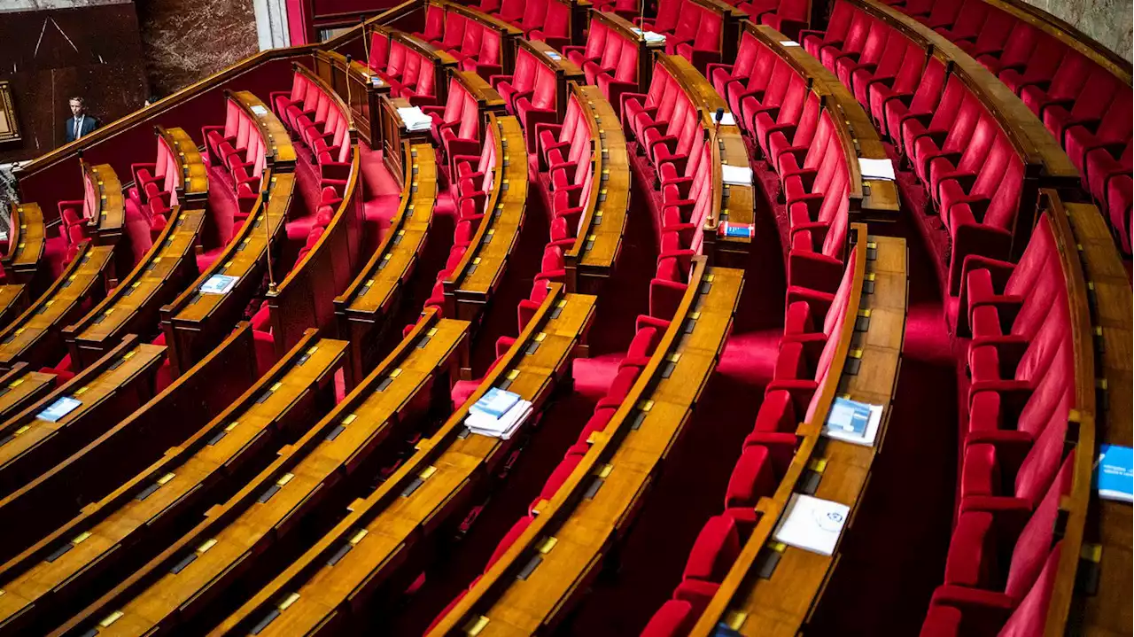 Réforme des retraites : la volonté d'accélerer d'Emmanuel Macron électrise déjà les députés avant leur rentrée