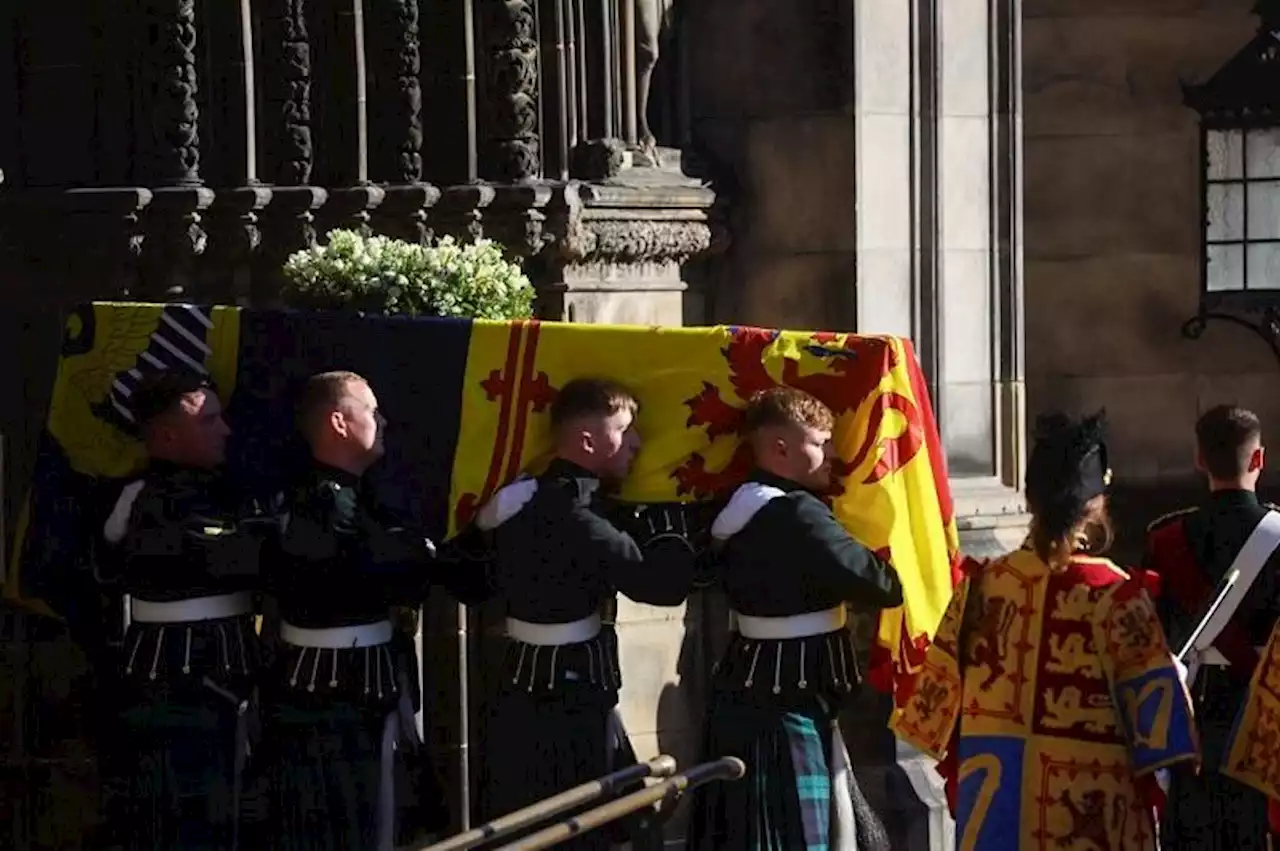 Queen's coffin leaving Edinburgh for flight to London