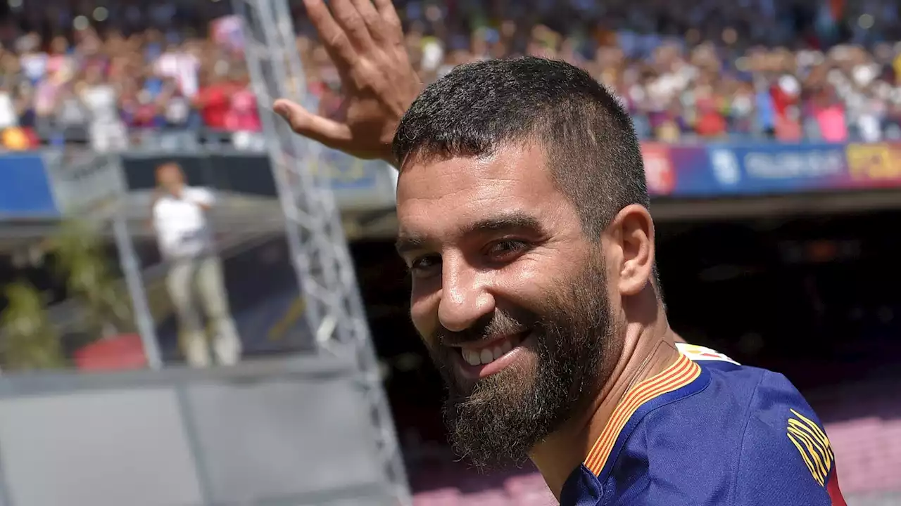 Eks Flop Barcelona Arda Turan Pensiun Di Usia 35 | Goal.com Indonesia