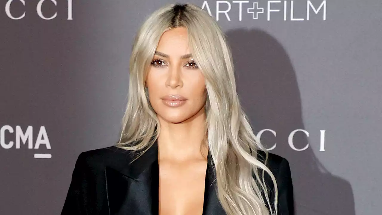 Kim Kardashian, tigresse sexy dans une combinaison ultra moulante Balenciaga à l'imprimé animal - Grazia