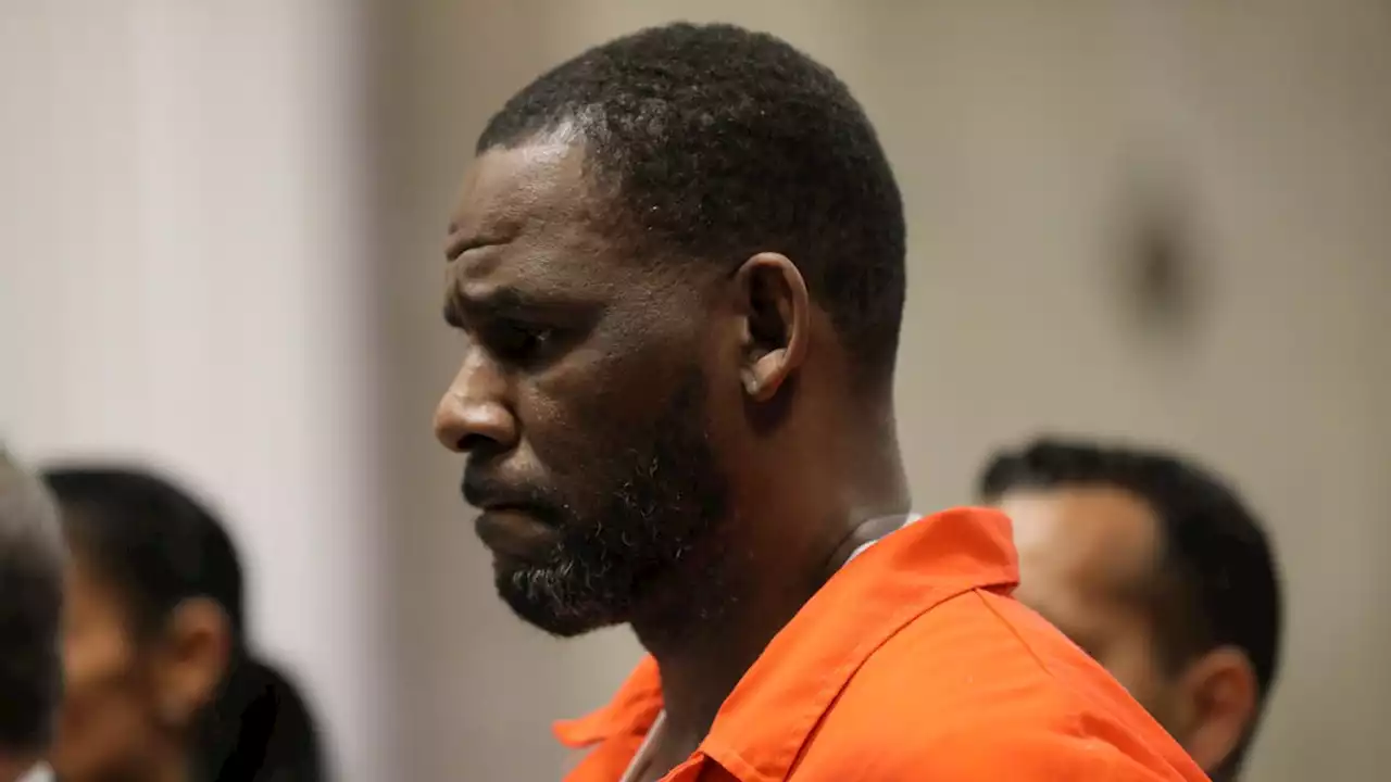 Female Juror Suffers Panic Attack During Graphic R. Kelly Trial, Is Replaced by Man