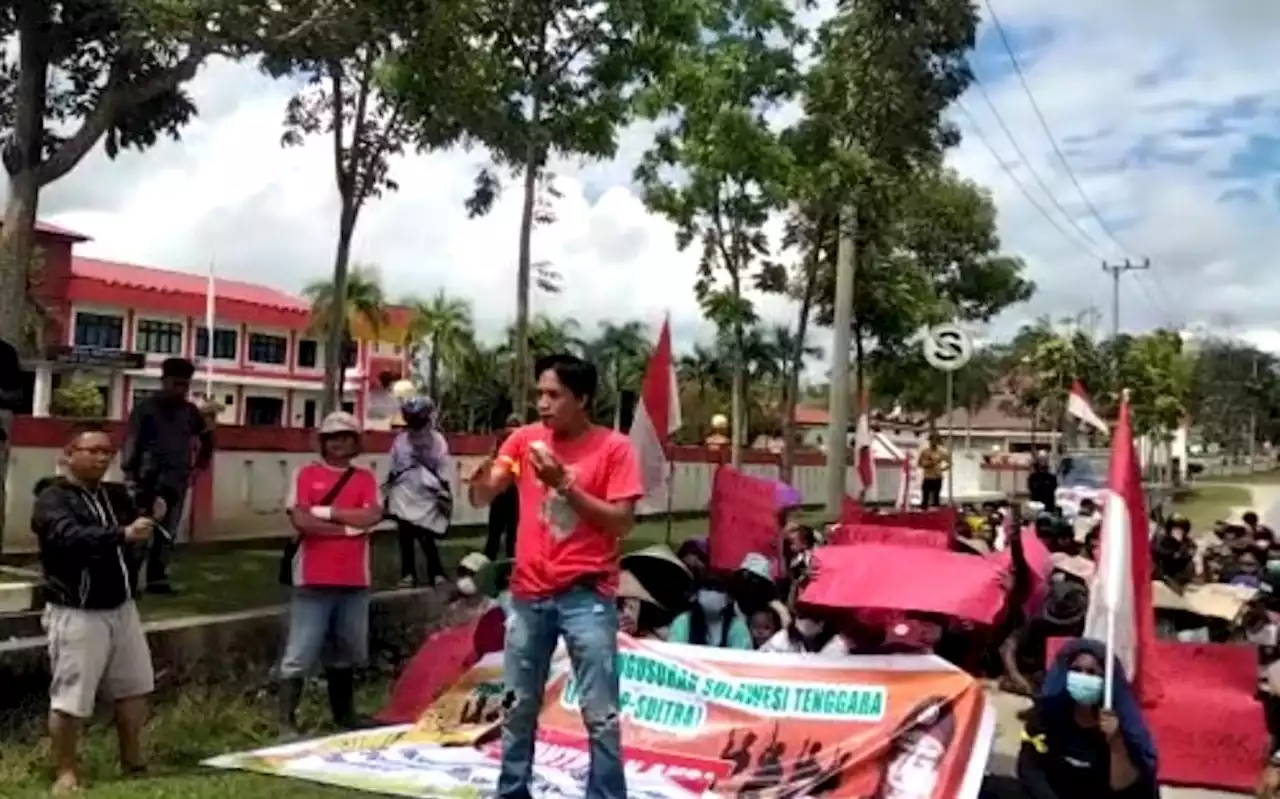 Tolong Pak Kapolri, Oknum Brimob Sultra Mengintimidasi Lalu Merampas Lahan Kami