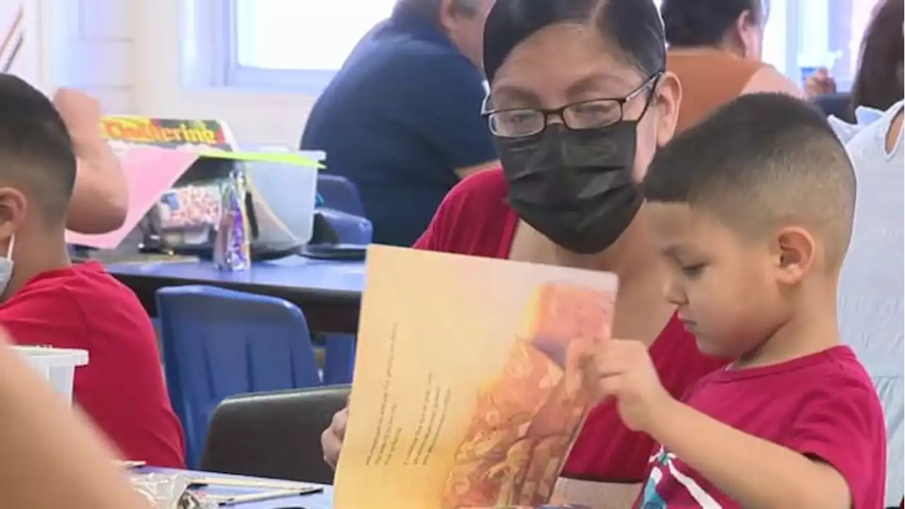 Smith Elementary School invites grandparents to do arts and crafts, reading with their grandchildren