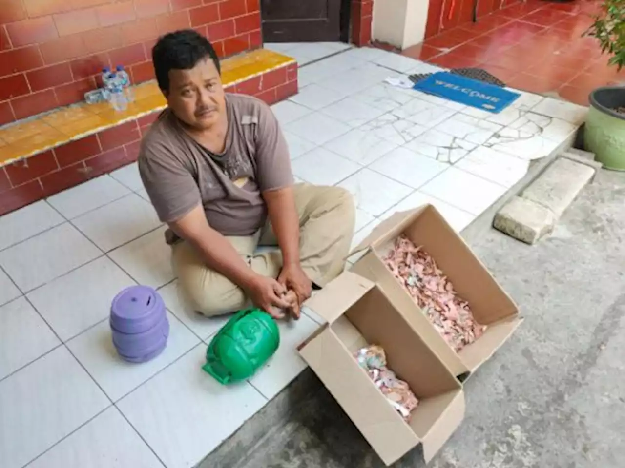 Samin Terpaku Uang Tabungan 2,5 tahun untuk Biaya Haji Dimakan Rayap