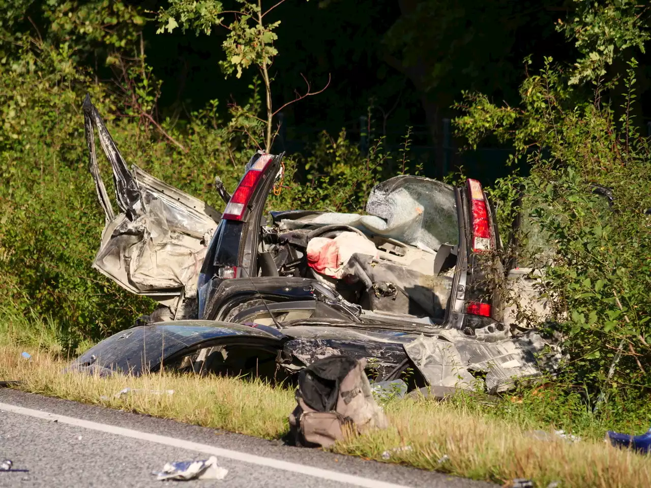 Frontalcrash mit Lkw – Autofahrer lebensgefährlich verletzt