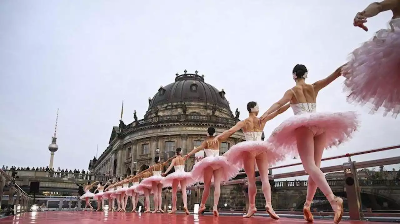 Staatsballett Berlin tanzt auf der Spree