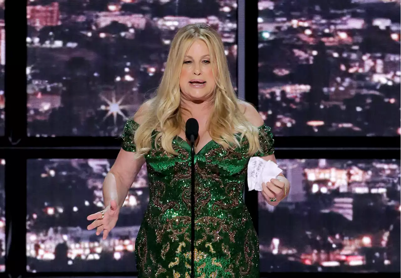 Jennifer Coolidge's Emmys Speech for 'The White Lotus' Is a Masterclass in Comedy