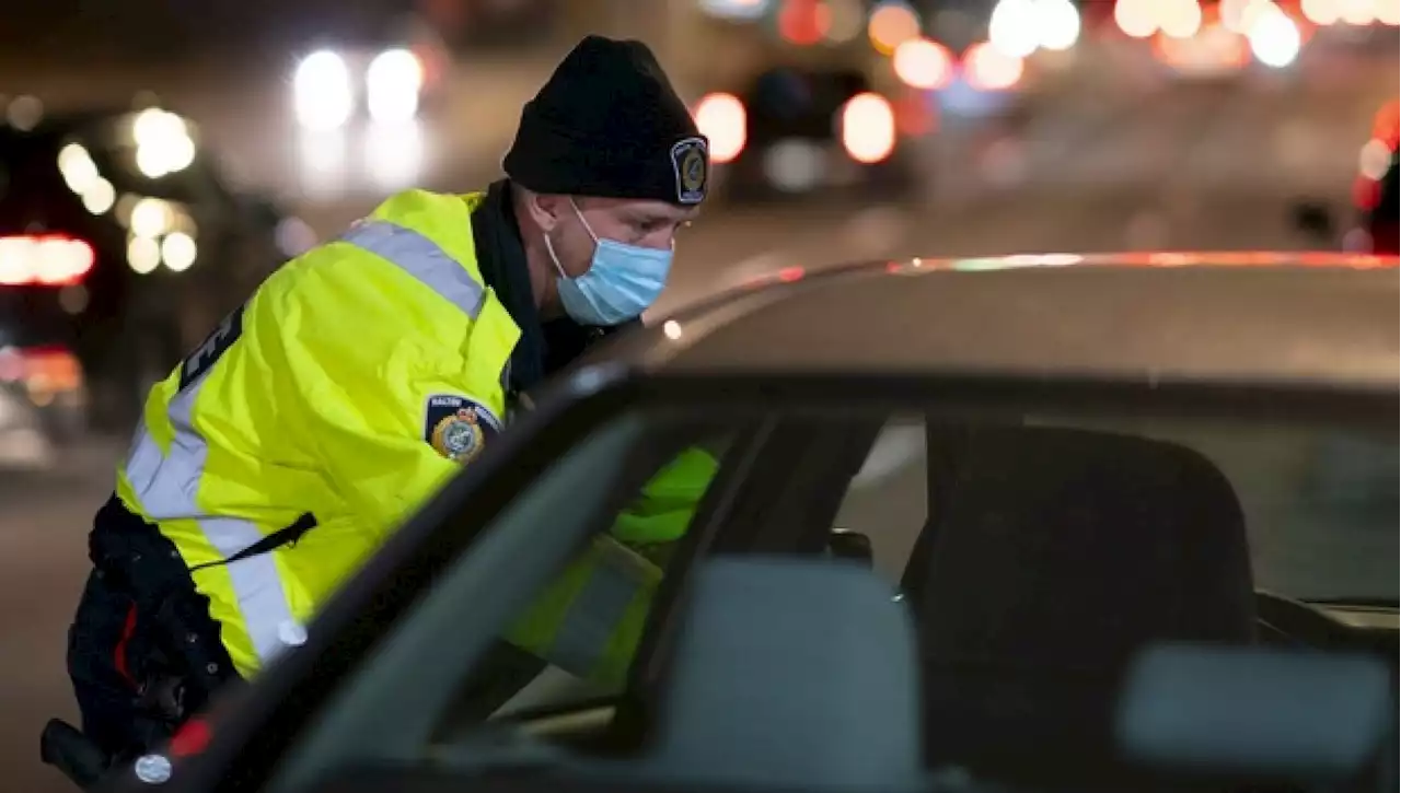 Toronto, uccide agente e ferisce due persone: muore dopo sparatoria con la polizia