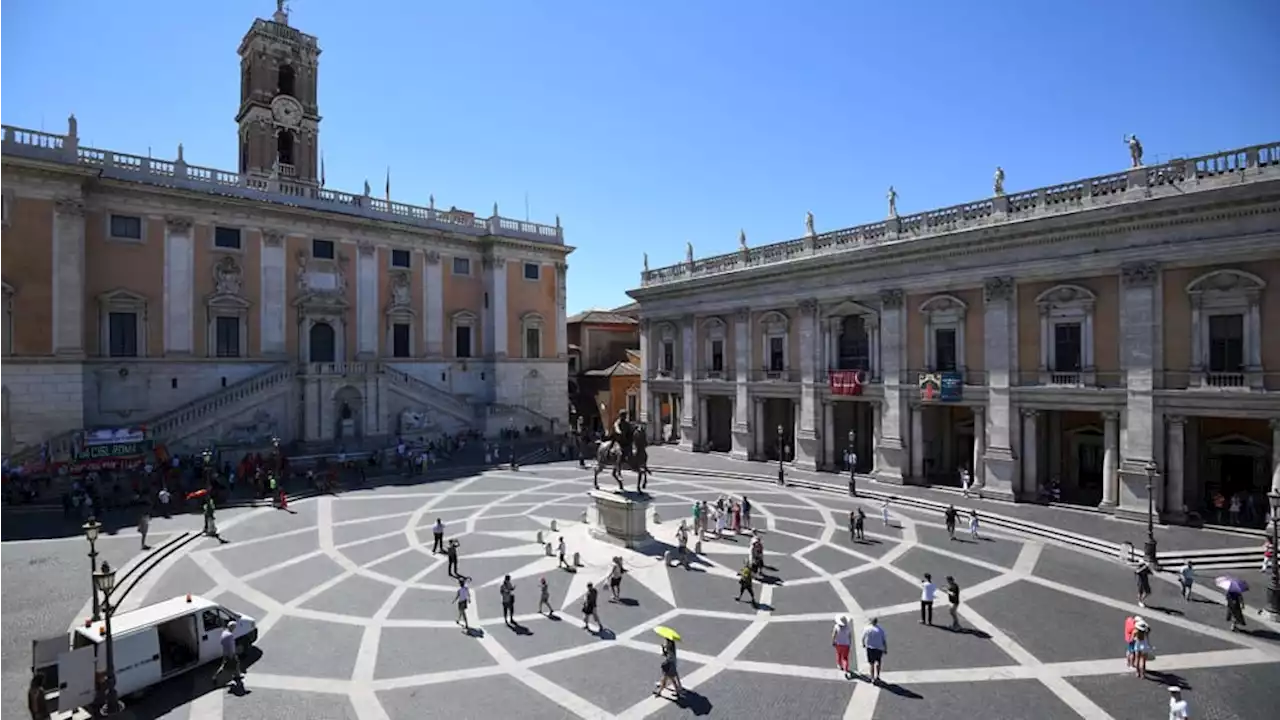 Caos affrancazioni, decine di cause contro il comune per i rimborsi in ritardo