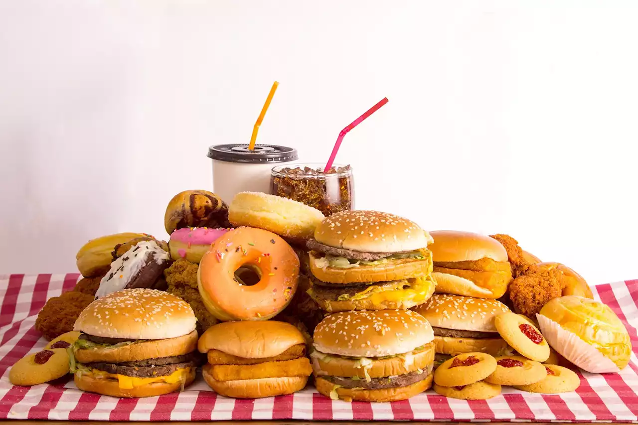 Scientists Link “Cheat Meals” to Eating Disorders