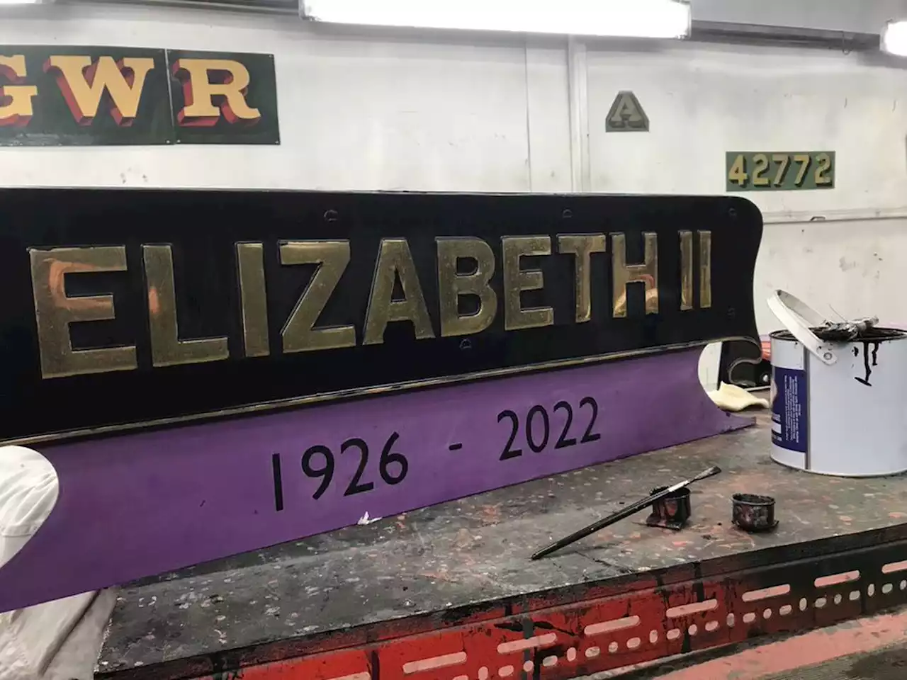 Severn Valley Railway paints nameplates black on 70 Elizabeth II steam locomotive as 'mark of respect' to the Queen