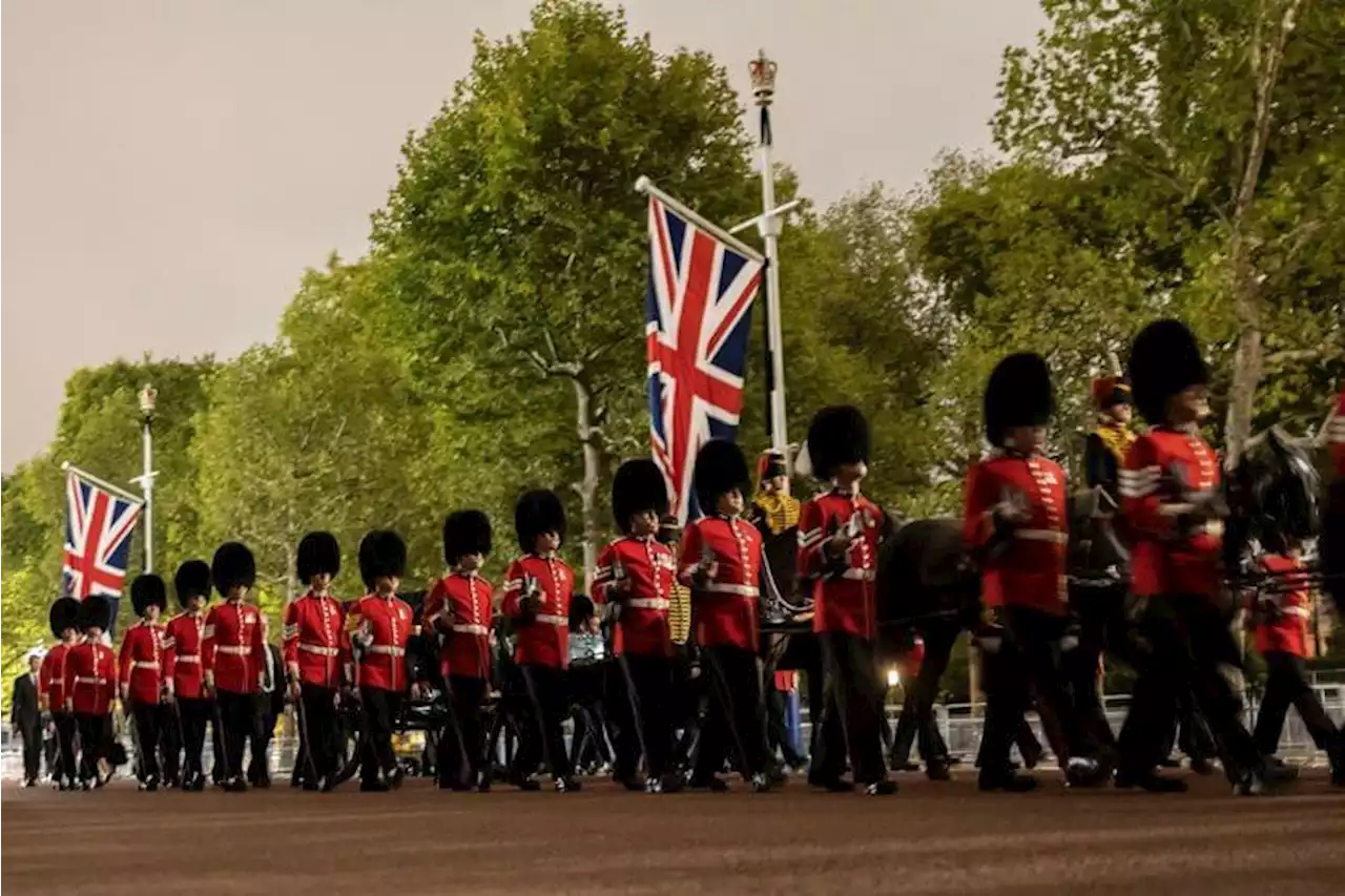 In Scozia la camera ardente di Elisabetta II, stasera il feretro verso Londra