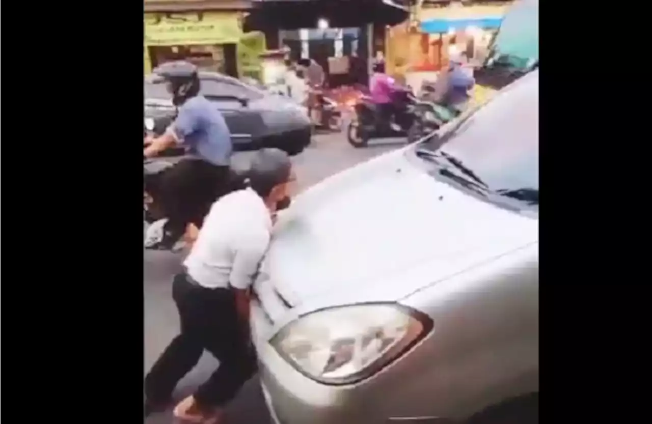 Pria yang Viral Cekcok dengan Ketua RT dan Halangi Jalan Ternyata Bukan Polisi