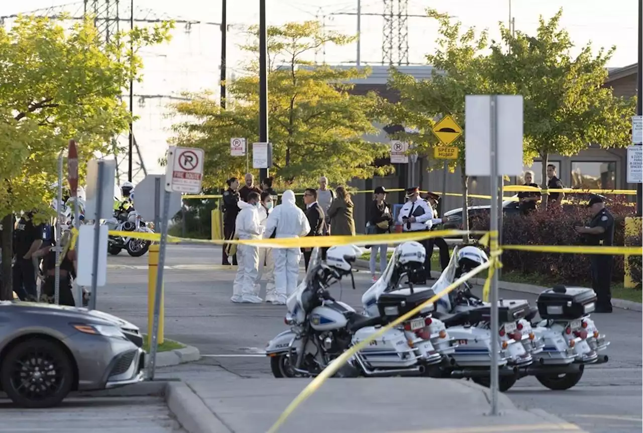 Toronto officer killed in 'ambush' attack ID'd as 22-year veteran, father of 2
