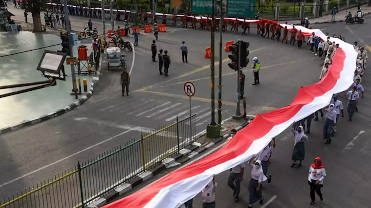 Kirab Merah Putih di Medan, Peserta Bentangkan Bendera Sepanjang 150 Meter